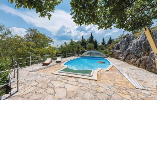 Nice Home In Siveric With Wifi