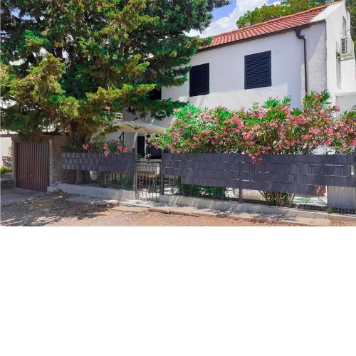 Nice Home In Stinica With Kitchen
