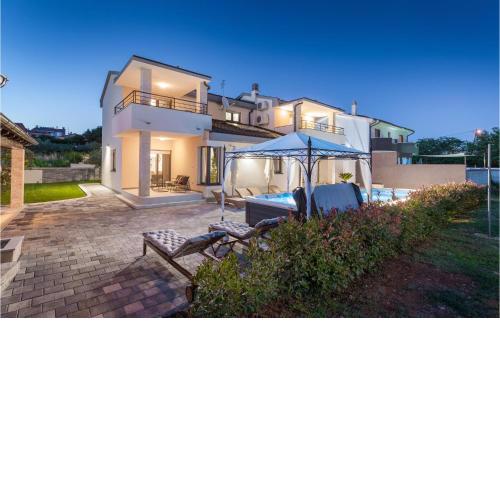 Nice Home In Stinjan With Wifi
