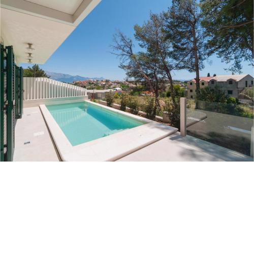 Nice Home In Sumartin With Outdoor Swimming Pool