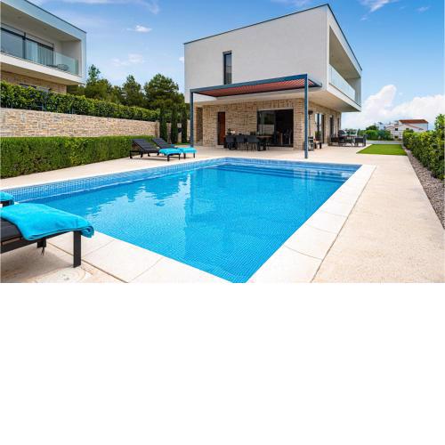 Nice Home In Tribunj With Jacuzzi