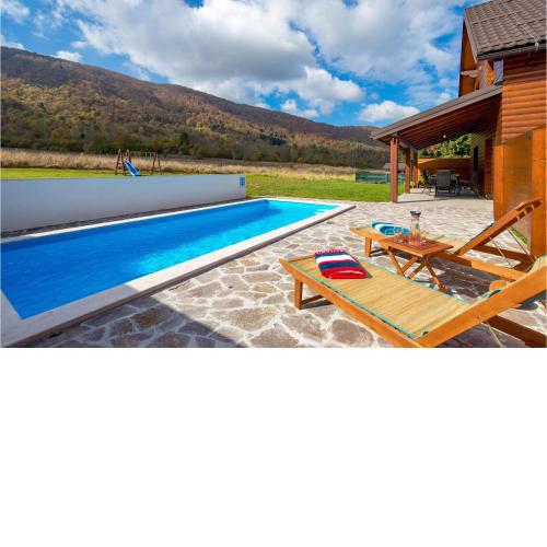 Nice Home In Tuk Vojni With House A Mountain View