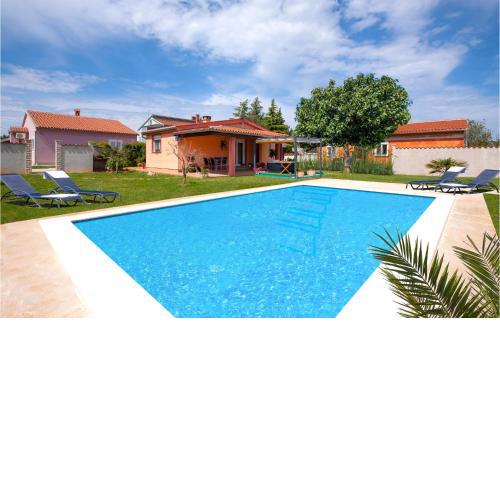 Nice Home In Valbandon With 2 Bedrooms, Jacuzzi And Wifi
