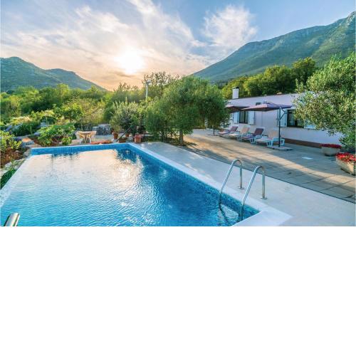 Nice Home In Vrgorac With Heated Swimming Pool