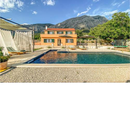 Nice Home In Vrgorac With Wifi