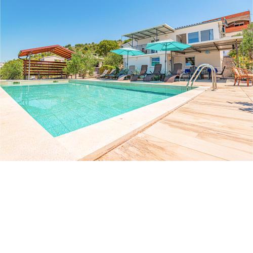 Nice Home In Zatoglav With House Sea View