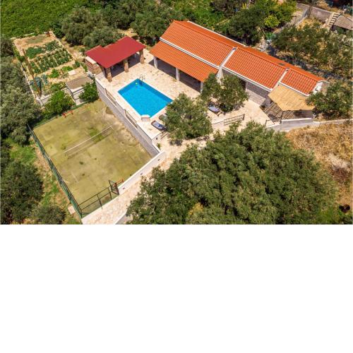 Nice Home In Zrnovnica With Heated Swimming Pool