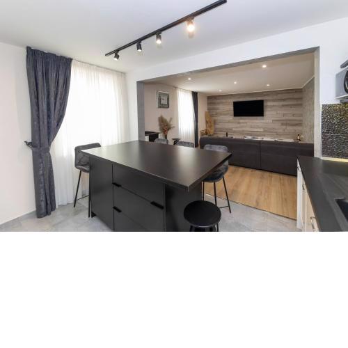Nikky 2BR apt. in old town centre