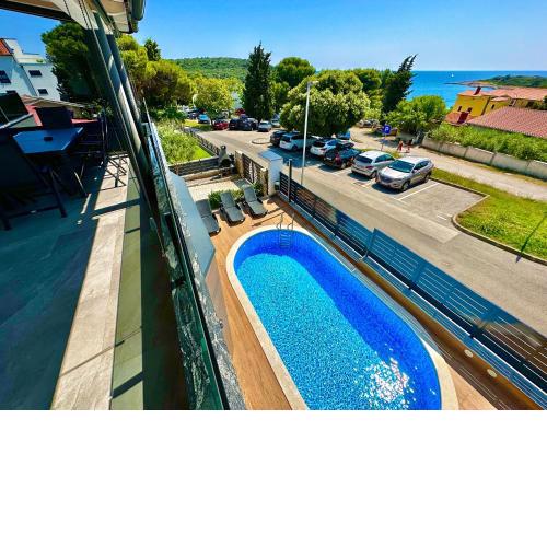 NIKO - big apartment with stunning sea view and pool