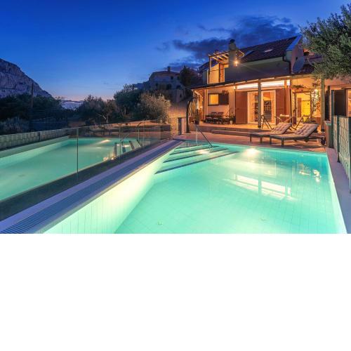 NORMABEL relaxing villa with heated pool and sauna