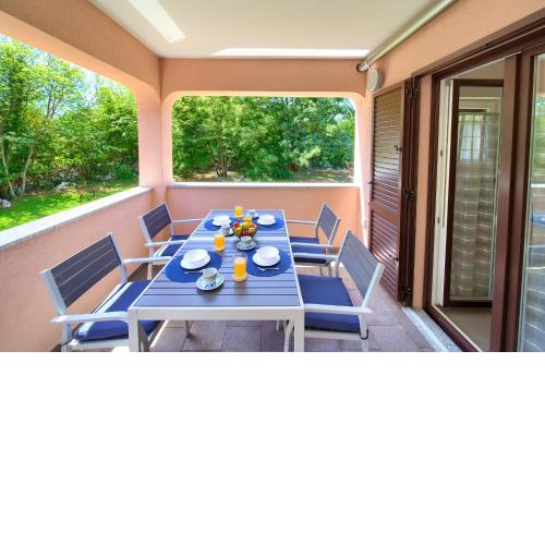 Oak Meadow Apartment