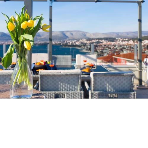 Oceanview Deluxe penthouse apartment with 89m2 living space & 90m2 roof terrace