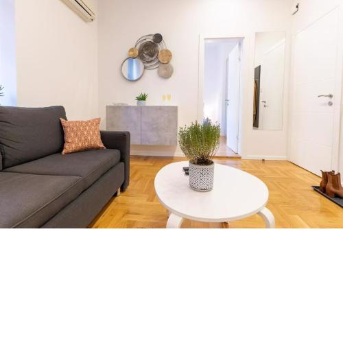 Official 4* Brand New Modern Apartment/Balcony