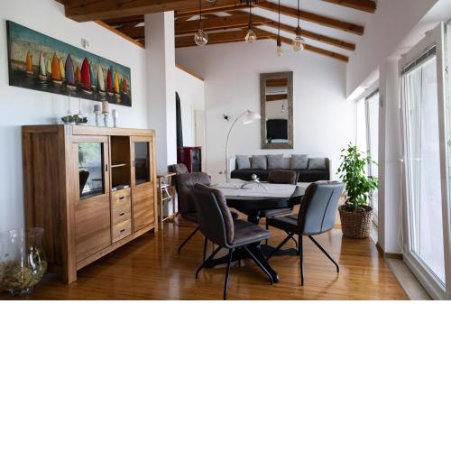 Officinalis - Family Vacation House