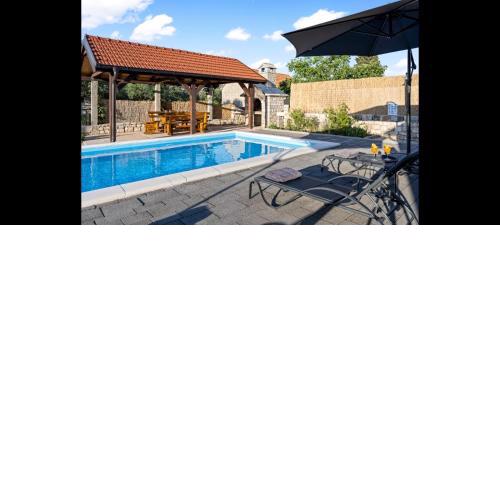 Olive Tree House with Jacuzzi, WiFi and 40m2 pool