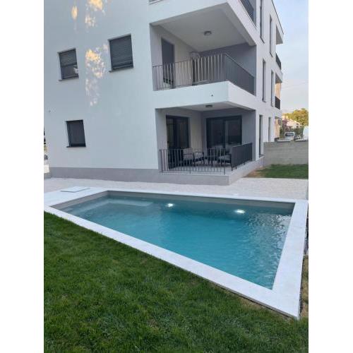 P Palace maisonette suite with private pool