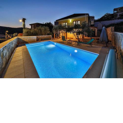 Palada House with a Private Pool included and FREE BOAT TRIP