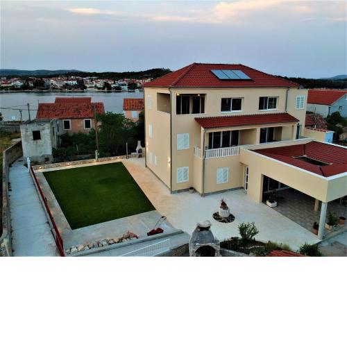 Pekasovi Seaview Apartament on a beautiful island Krapanj