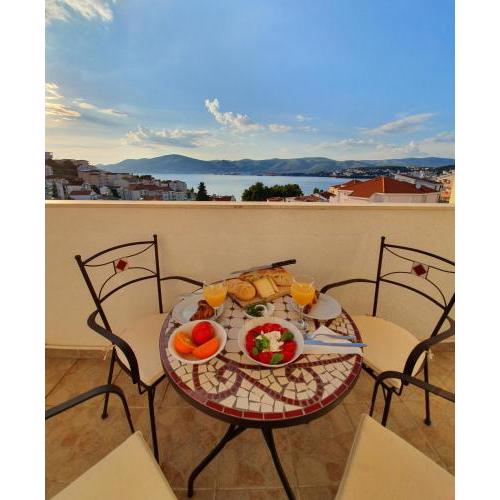 Penthouse Duplex Apartment Anna - 4 bed 3 bath - Seaview - Free Parking - Beach and Restaurants 250m - Ciovo and Trogir - 15 minutes to Airport