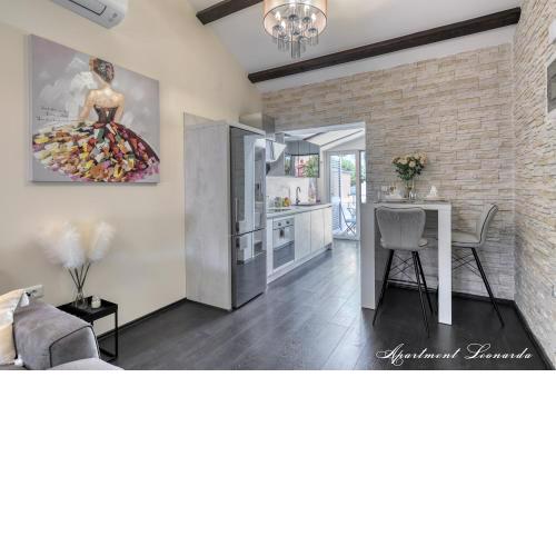 Penthouse Leonarda with private parking