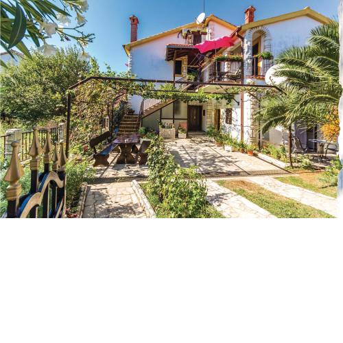 Pet Friendly Apartment In Medulin With Wifi
