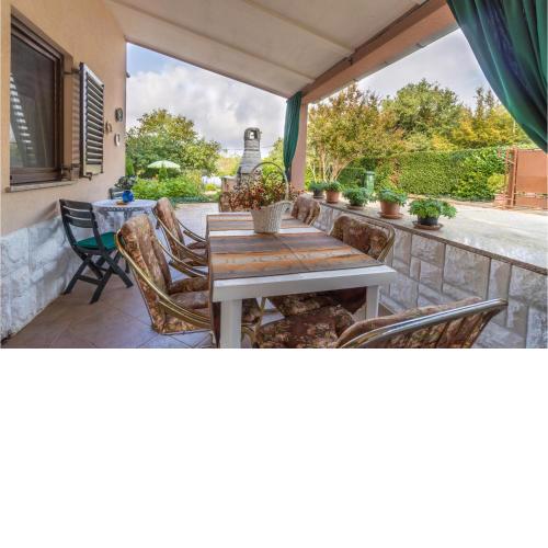 Pet Friendly Apartment In Pavicini With Wifi