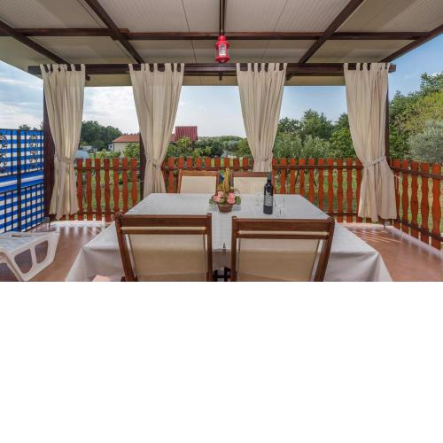 Pet friendly Cottage in Funtana