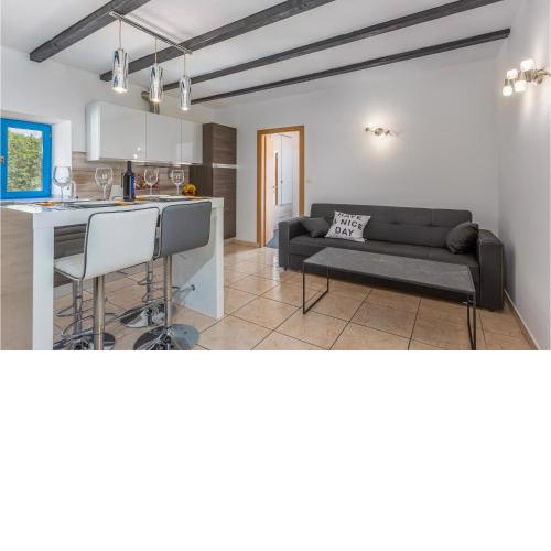 Pet Friendly Home In Bakarac With Sauna