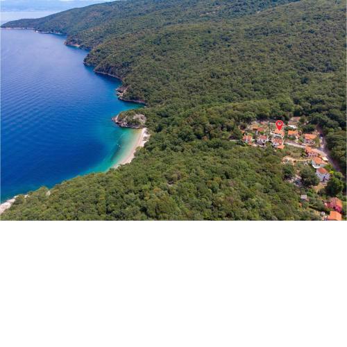 Pet Friendly Home In Porozina With Kitchen
