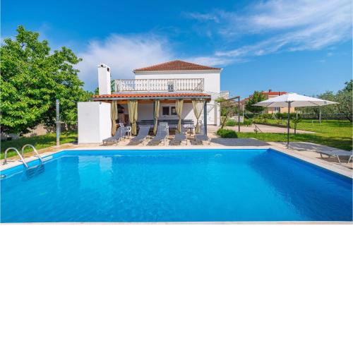 Pet Friendly Home In Skabrnja With Kitchen