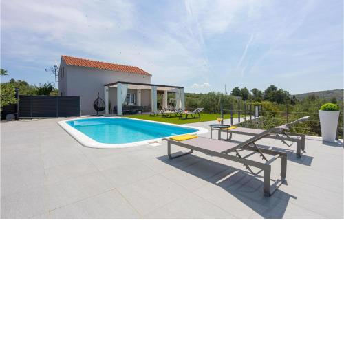 Pet Friendly Home In Sutivan With House Sea View