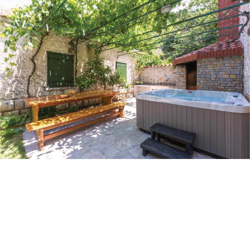 Pet Friendly Home In Tucepi With Wifi