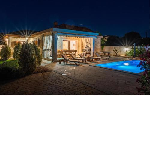 Pet Friendly Home In Vrsi With Wifi
