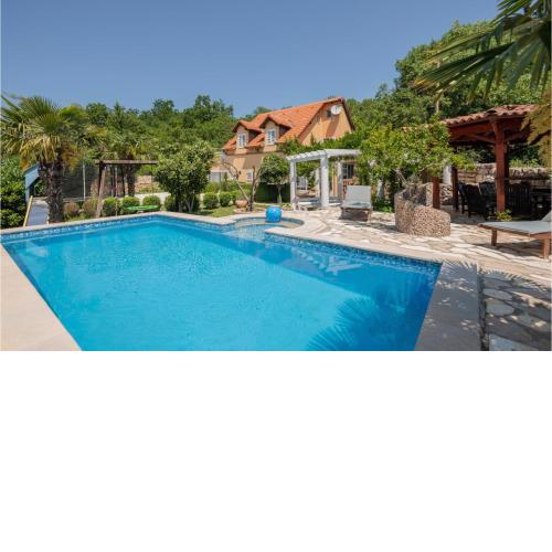 Pet Friendly Home In Zmijavci With Jacuzzi