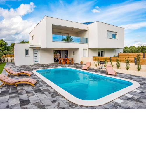 Pleasant villa in Vodice with private pool