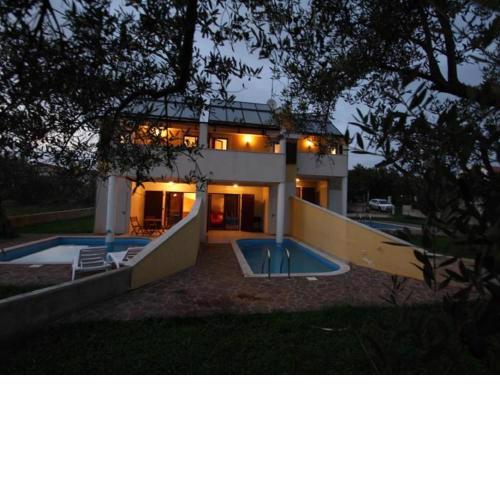Plush Holiday Home in Novigrad with Patio