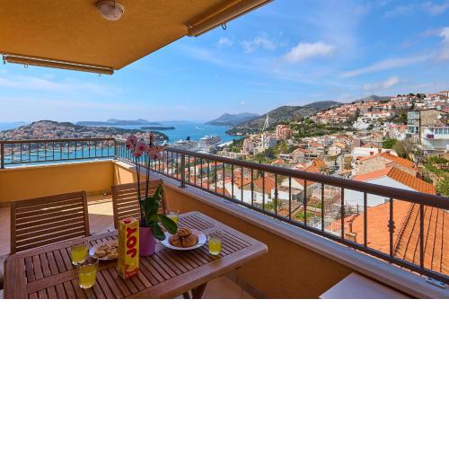 Polina's Sunset Apartment