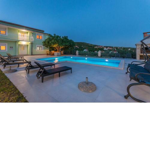 Poolincluded - Holiday Home Maslina