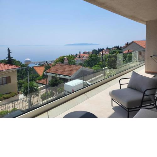 Premium apartment with beautiful sea view, short walk to the sea