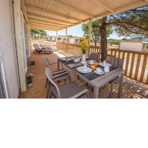 Premium-Mobilheim mit 2 Schlafzimmern auf dem Campingplatz Ugljan Resort