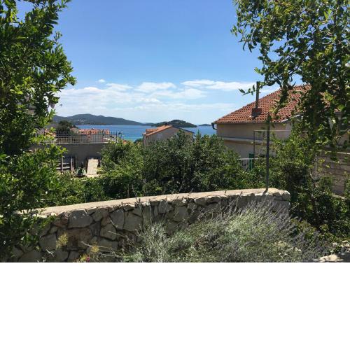 Private studio apartment with a garden and a terrace