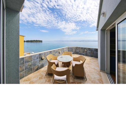 Punta Preko Apartments