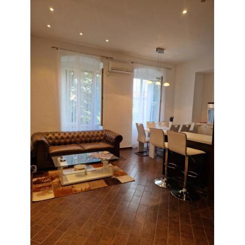 Queen of Carnival Stay - Apartment Lili