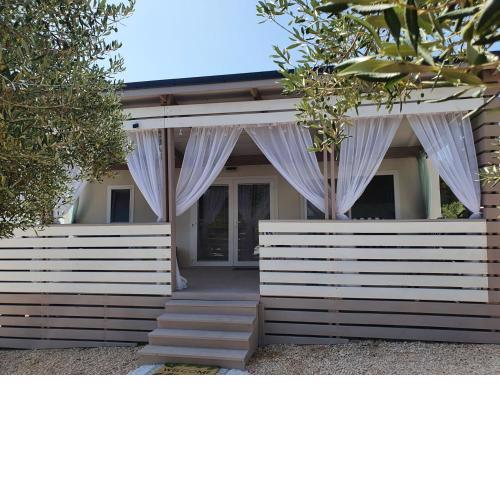 Ra, seaside, familly place, free parking and wifi in Camp Dalmatino