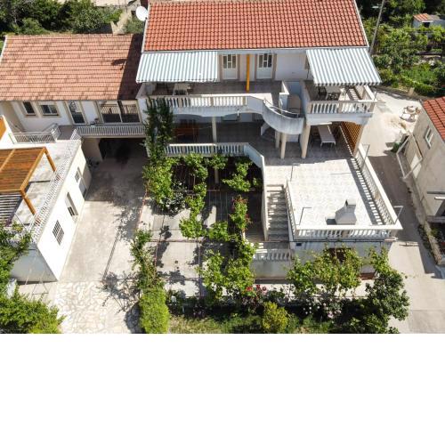 Rasin Apartments