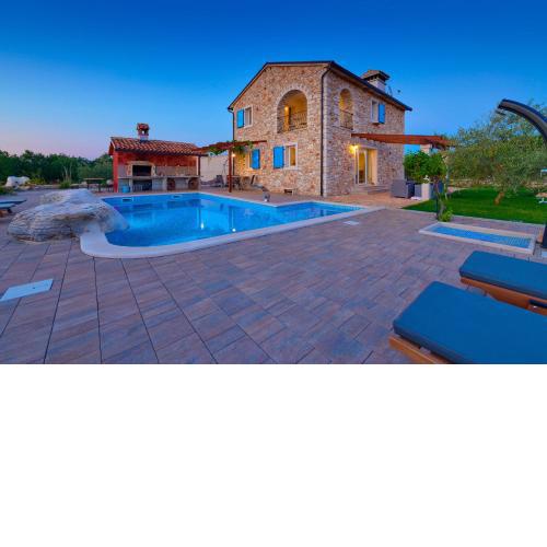 Relax house surrounded by olives and vineyard