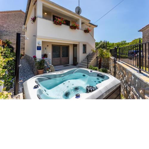 Relax Village Home Mare