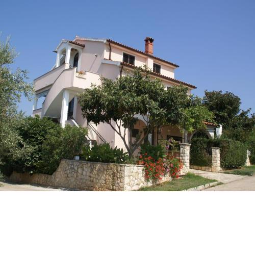 Relaxing apartment in Banjole with shared pool