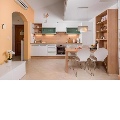 Rona Apartment JM 38