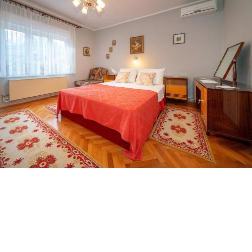 Room Violet